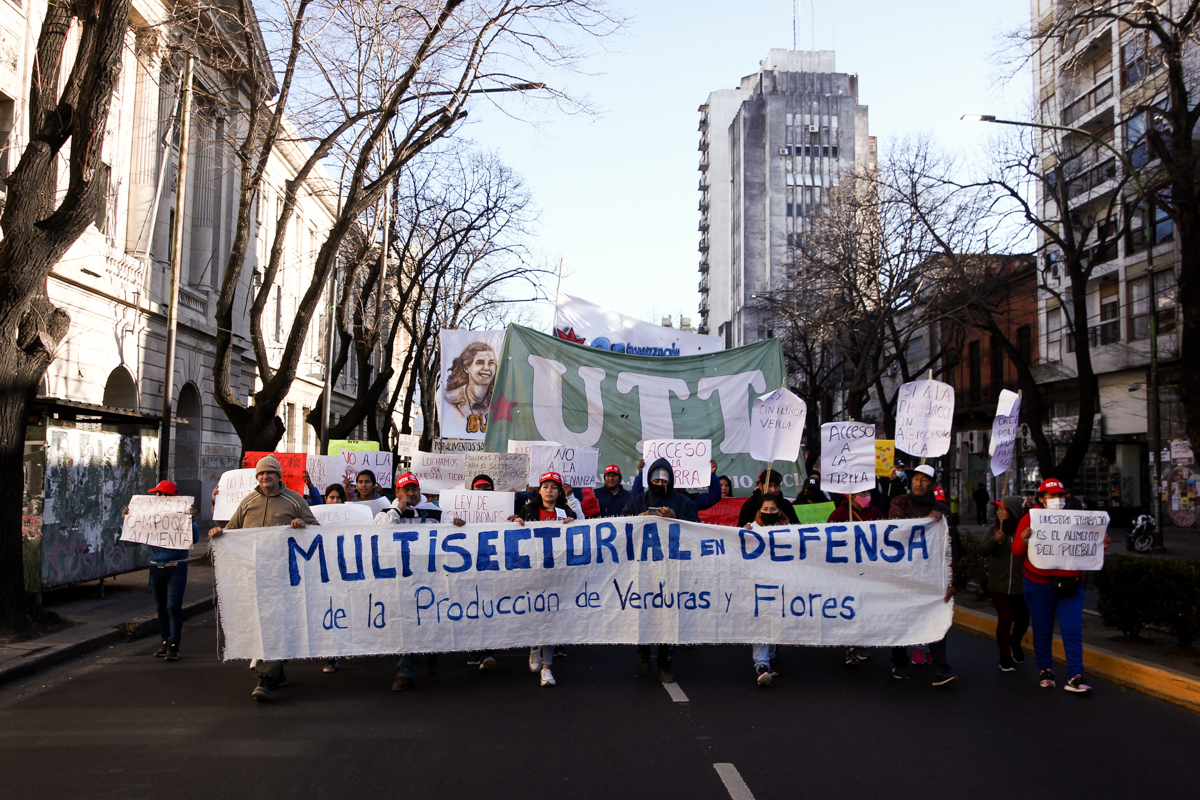 Horticultores del periurbano platense marcharon a la municipalidad de La Plata