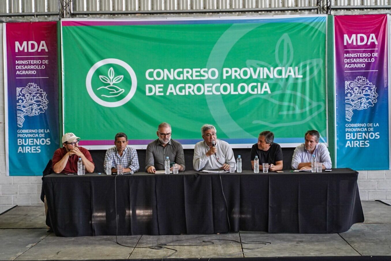 I Congreso Provincial de Agroecología. En el micrófono, Javier Rodriguez. A su izquierda, Eduardo Cerdá.