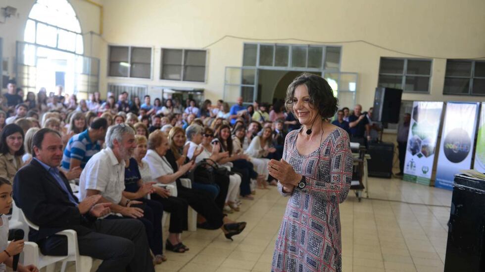 Sandra Diaz visita Bell Ville y da una charla en su colegio. Año 2019