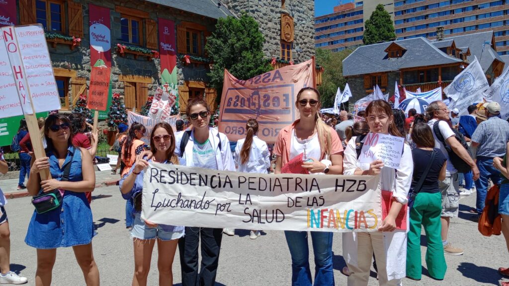 Residentes médicos del hospital de Bariloche en lucha por sus derechos laborales
