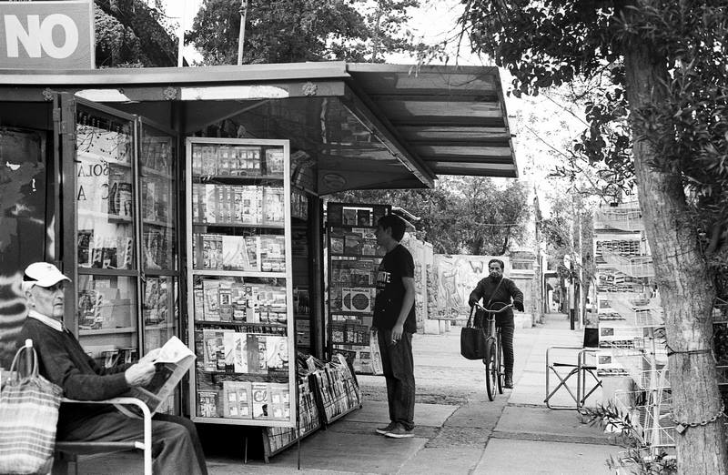 El oficio de un diariero: por amor al pueblo, amor al papel